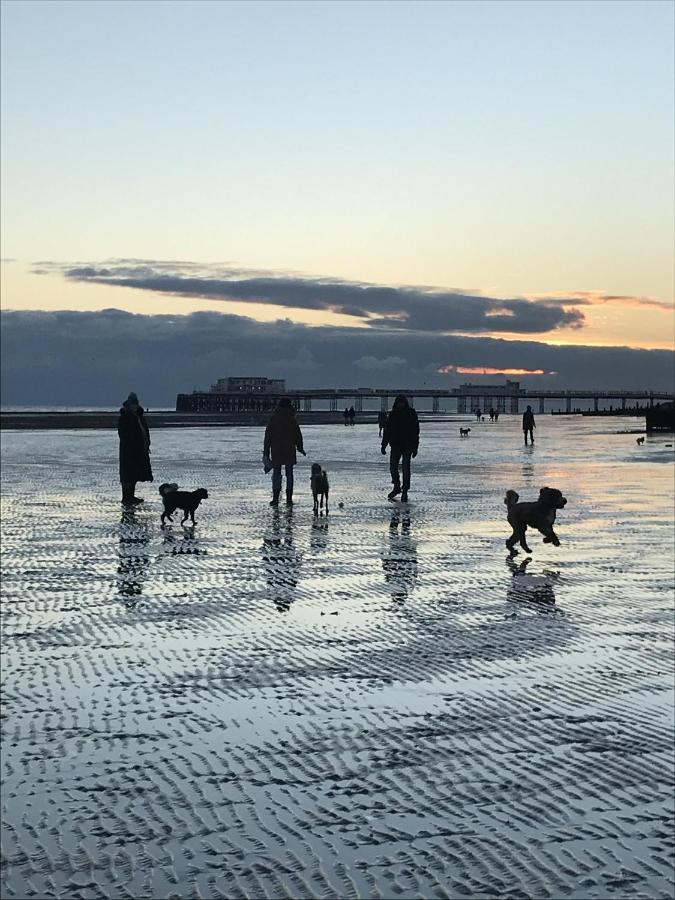 Elegant York House - On A Beach Road, Sleeps 12, With Sea Views ワージング エクステリア 写真